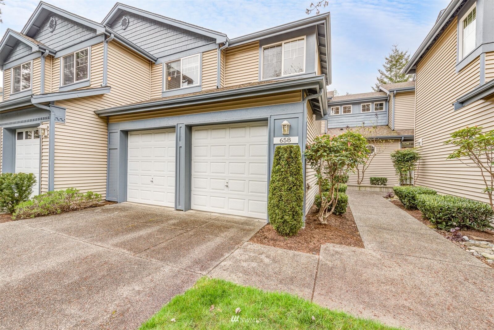 Property Photo:  658 Chelan Place NE  WA 98059 