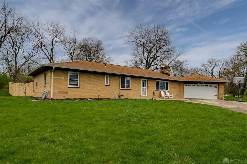 Property Photo: 1111 Darlington Drive OH 45434