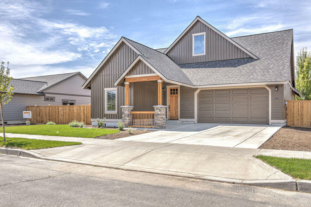 Property Photo:  385 SE Sumner Drive  OR 97754 