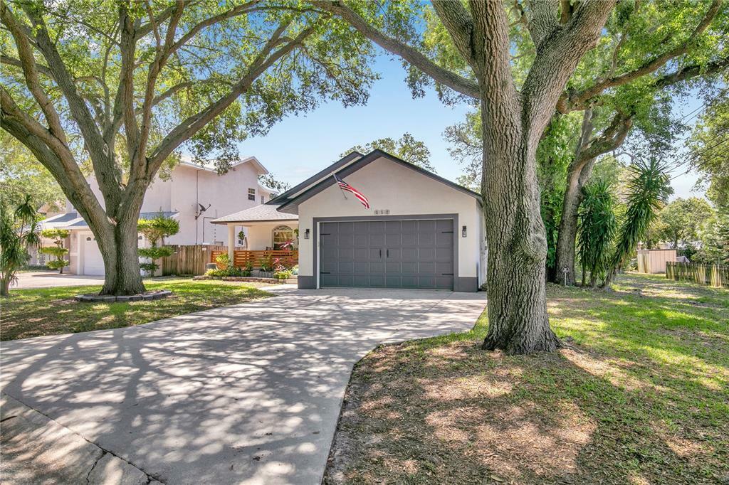 Property Photo: 552 Atwood Avenue N FL 33702