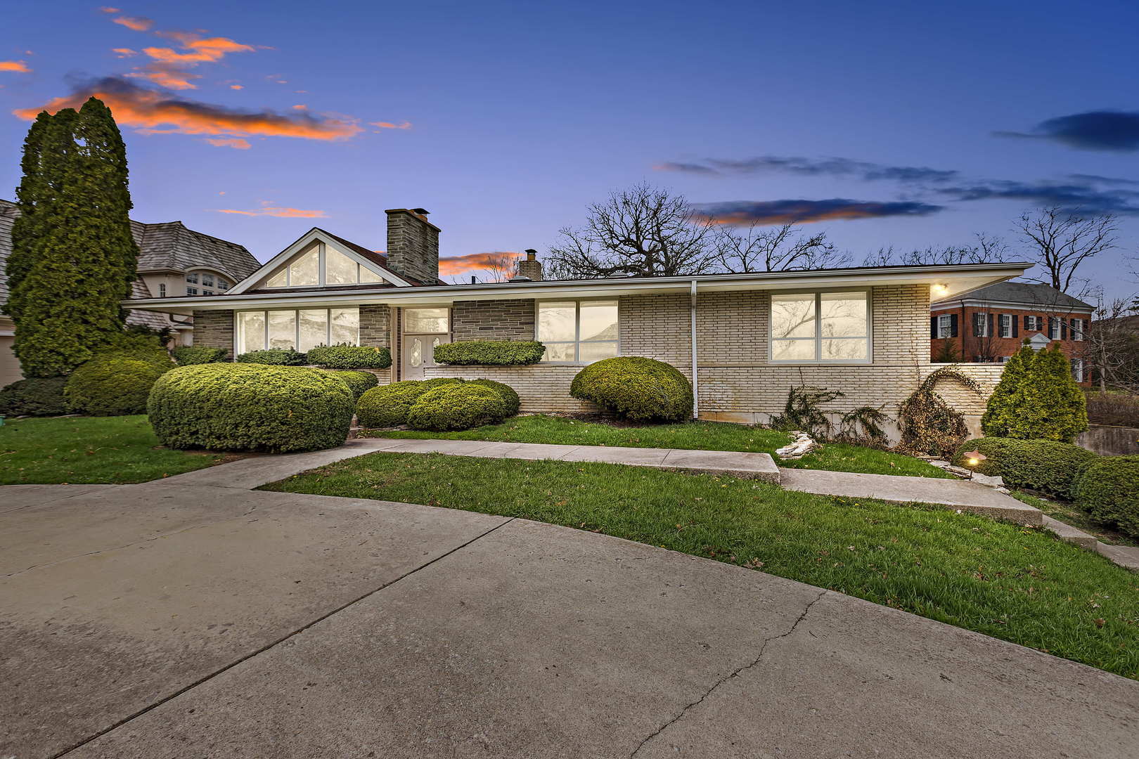 Property Photo: 12 Sheffield Lane IL 60523