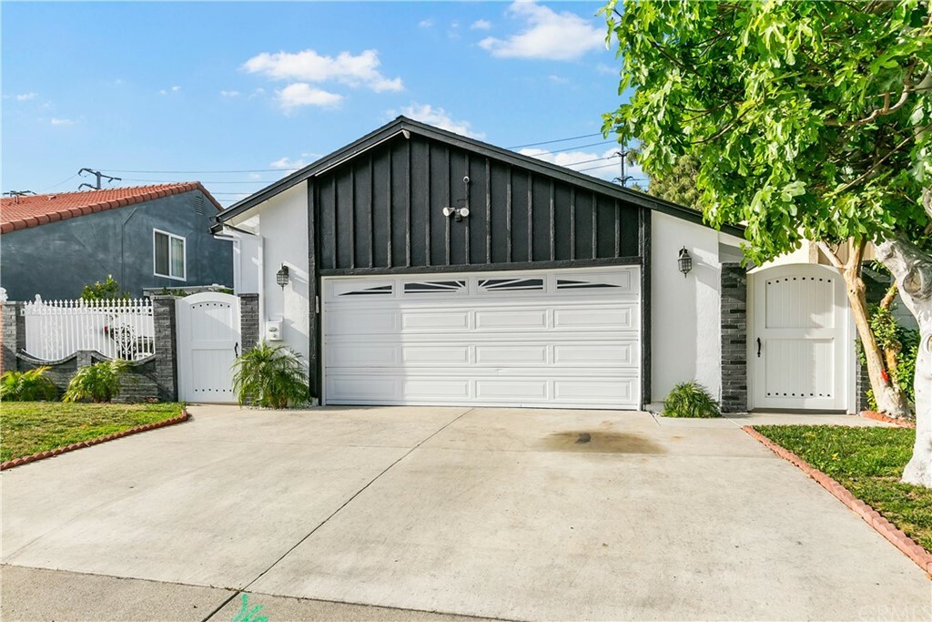 Property Photo: 609 Juniper Avenue CA 92707
