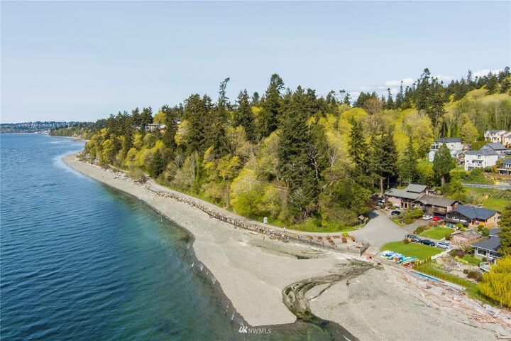 Property Photo:  27046 10th Avenue S  WA 98198 