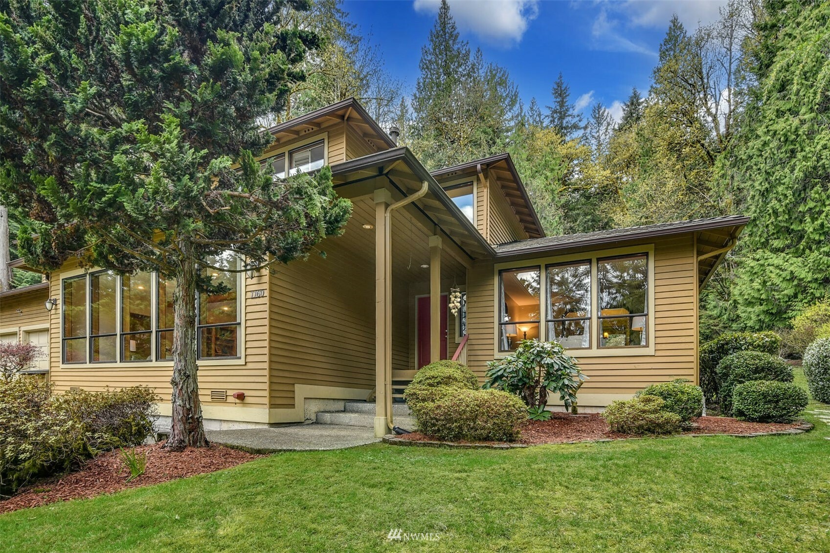 Property Photo:  1160 Ridgewood Place SW  WA 98027 