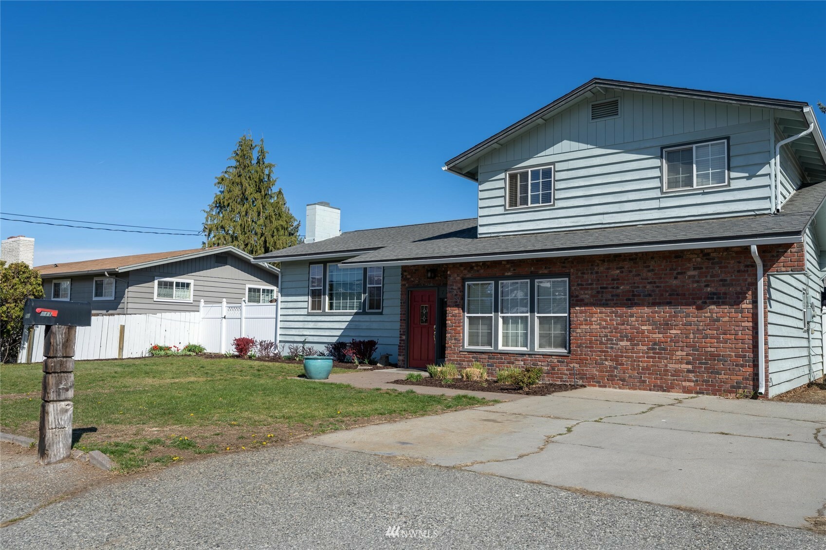 Property Photo: 711 13th Street NE WA 98802