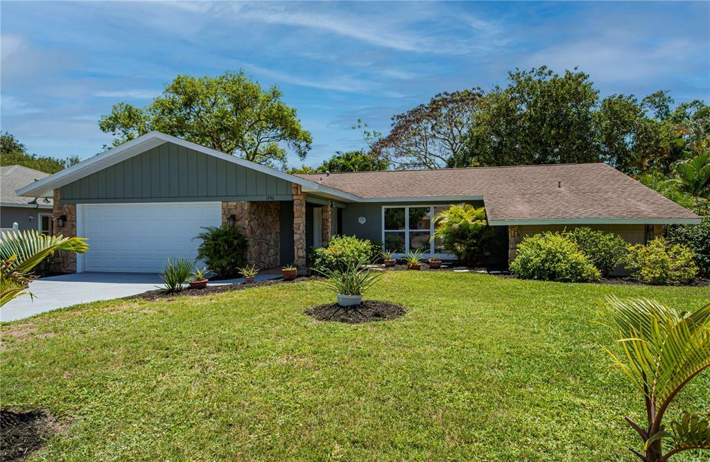 Property Photo: 1330 Pinebrook Way FL 34285