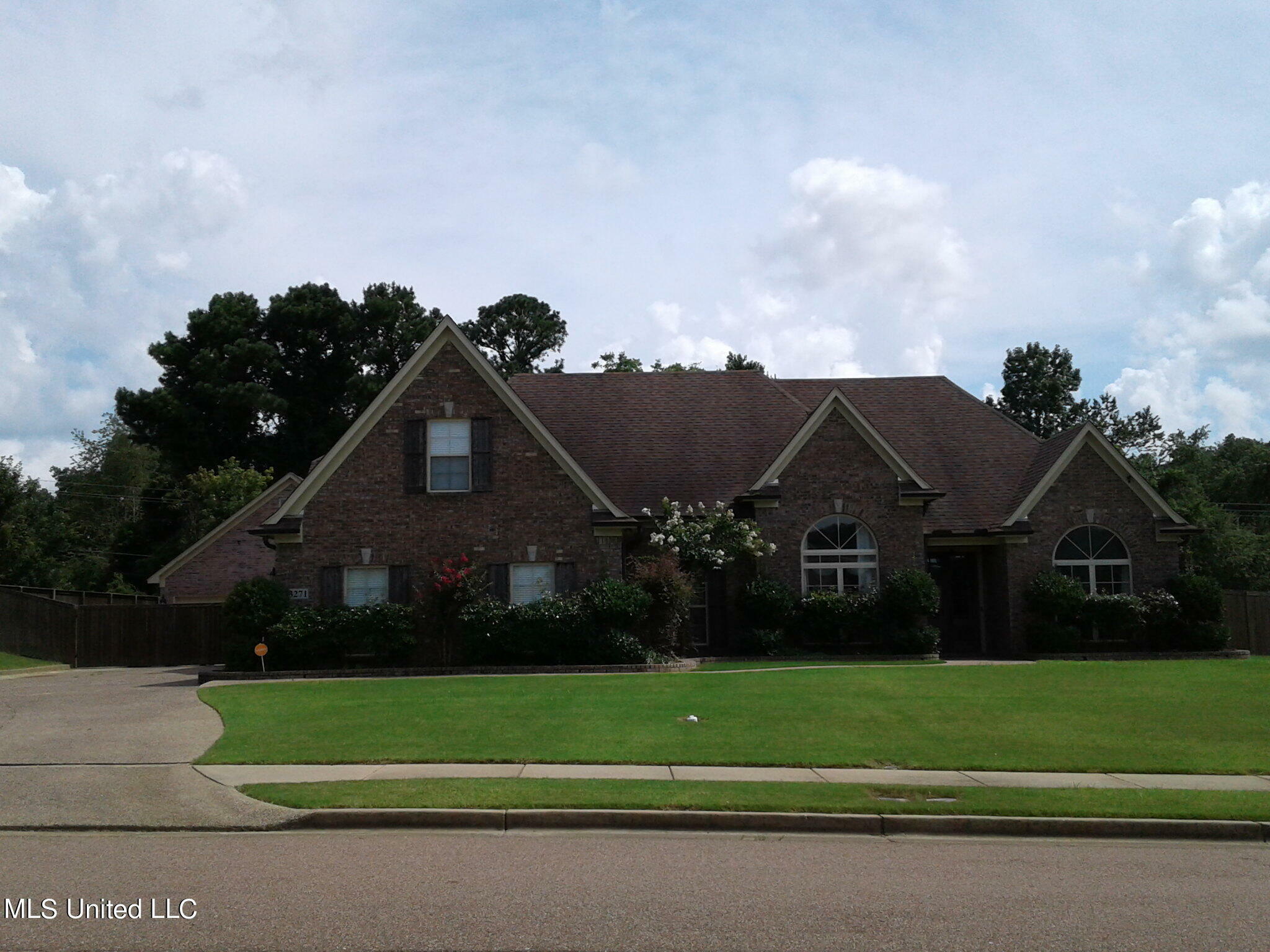 Property Photo:  3271 S Emery Circle  MS 38651 