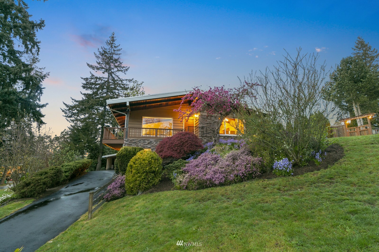 Property Photo:  18666 Beverly Road SW  WA 98166 