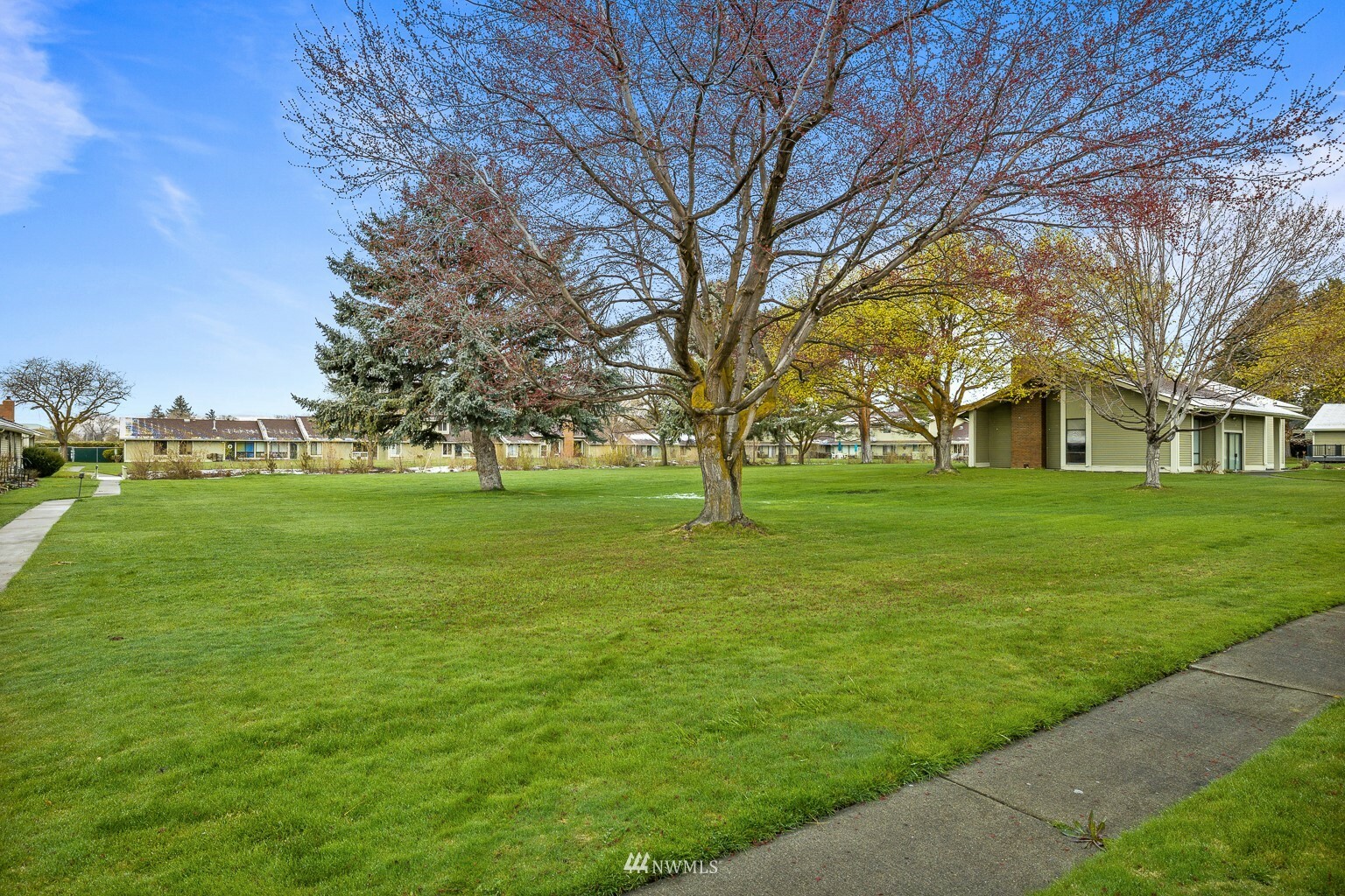 Property Photo:  500 E Cherry Lane E01  WA 98926 