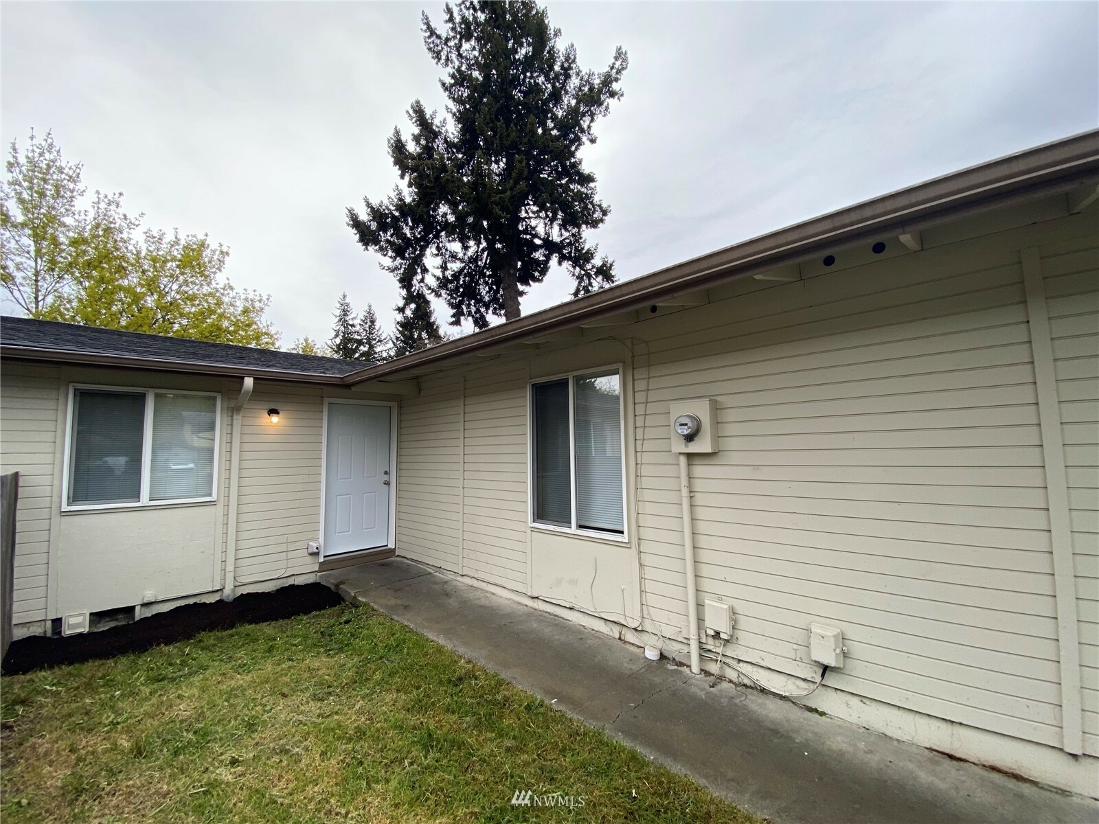 Property Photo: 10421 12th Avenue Ct S WA 98444