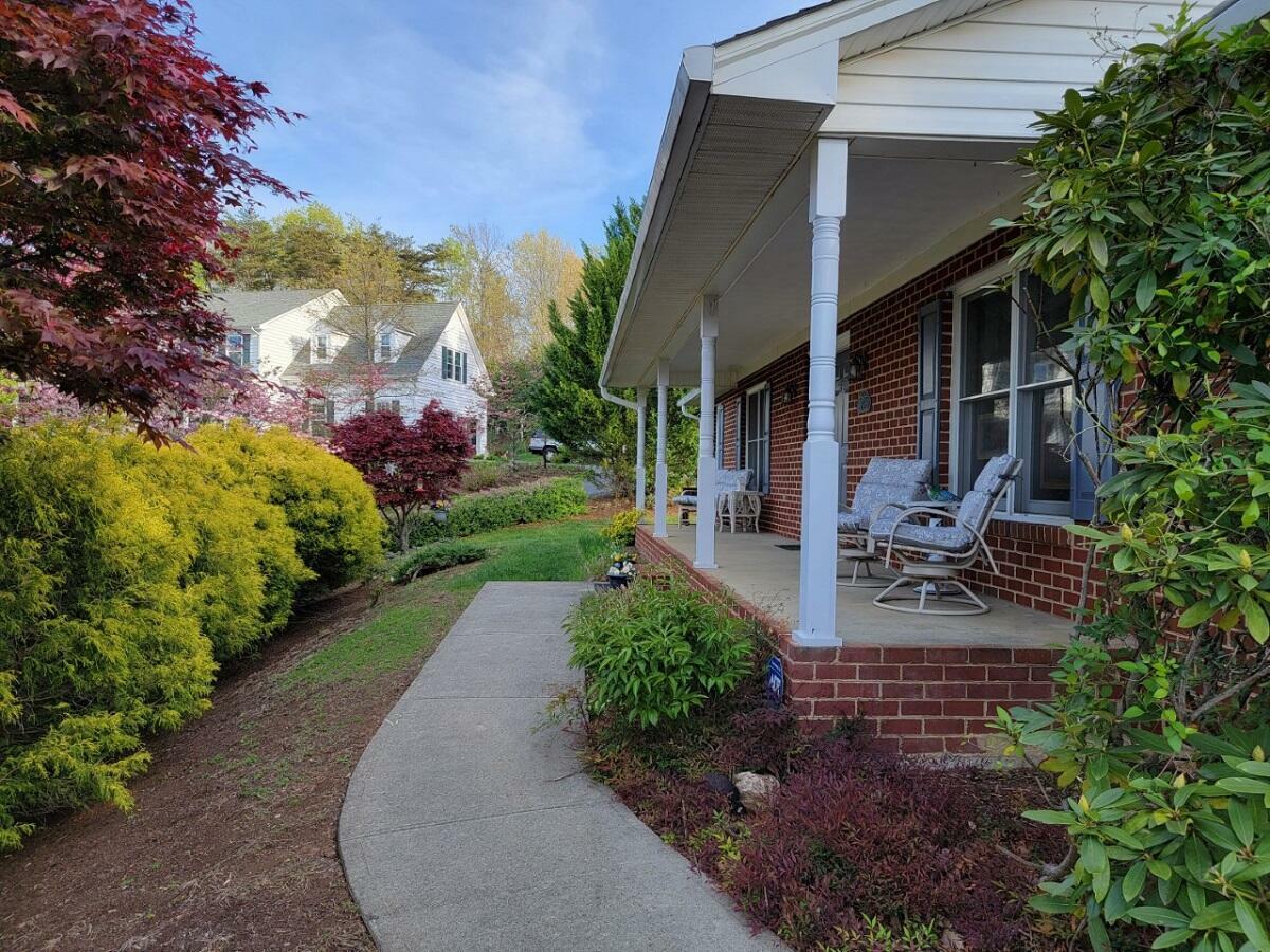 Property Photo:  4825 Hickory Hill Dr  VA 24018 