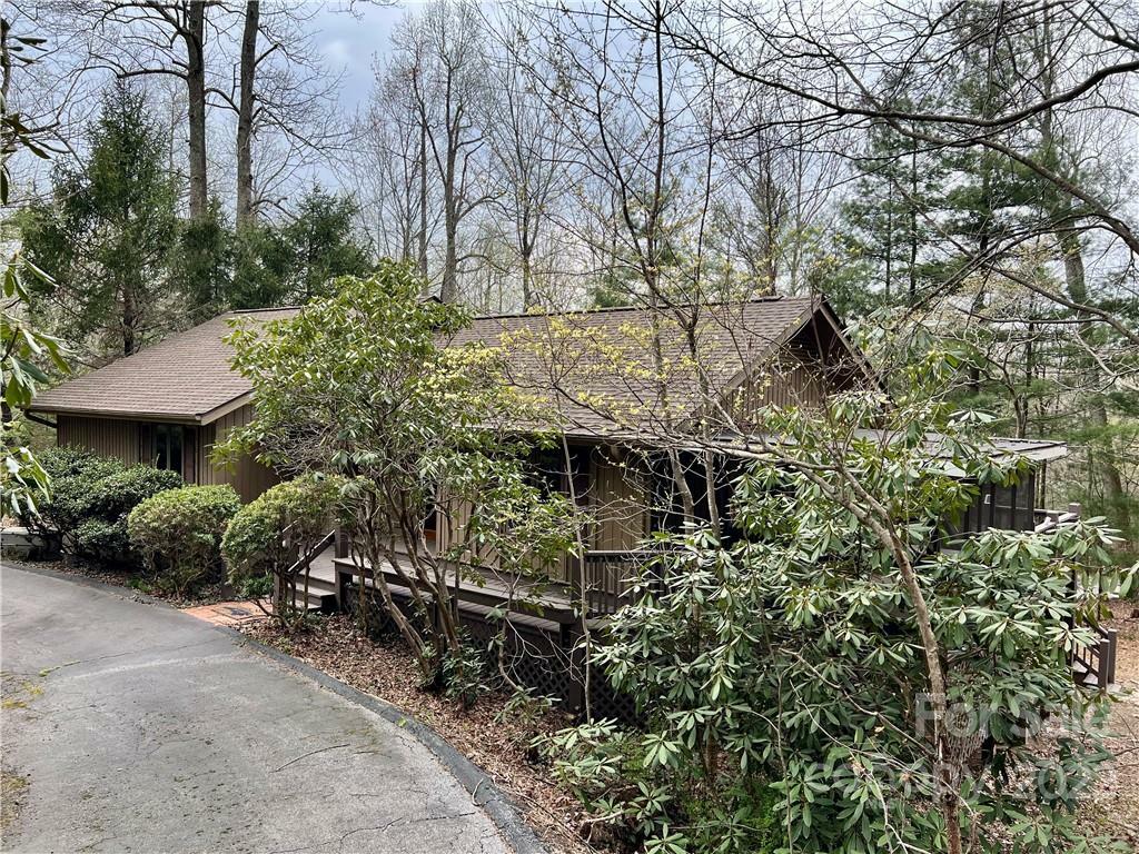 Property Photo:  511 Toms Drive  NC 28739 