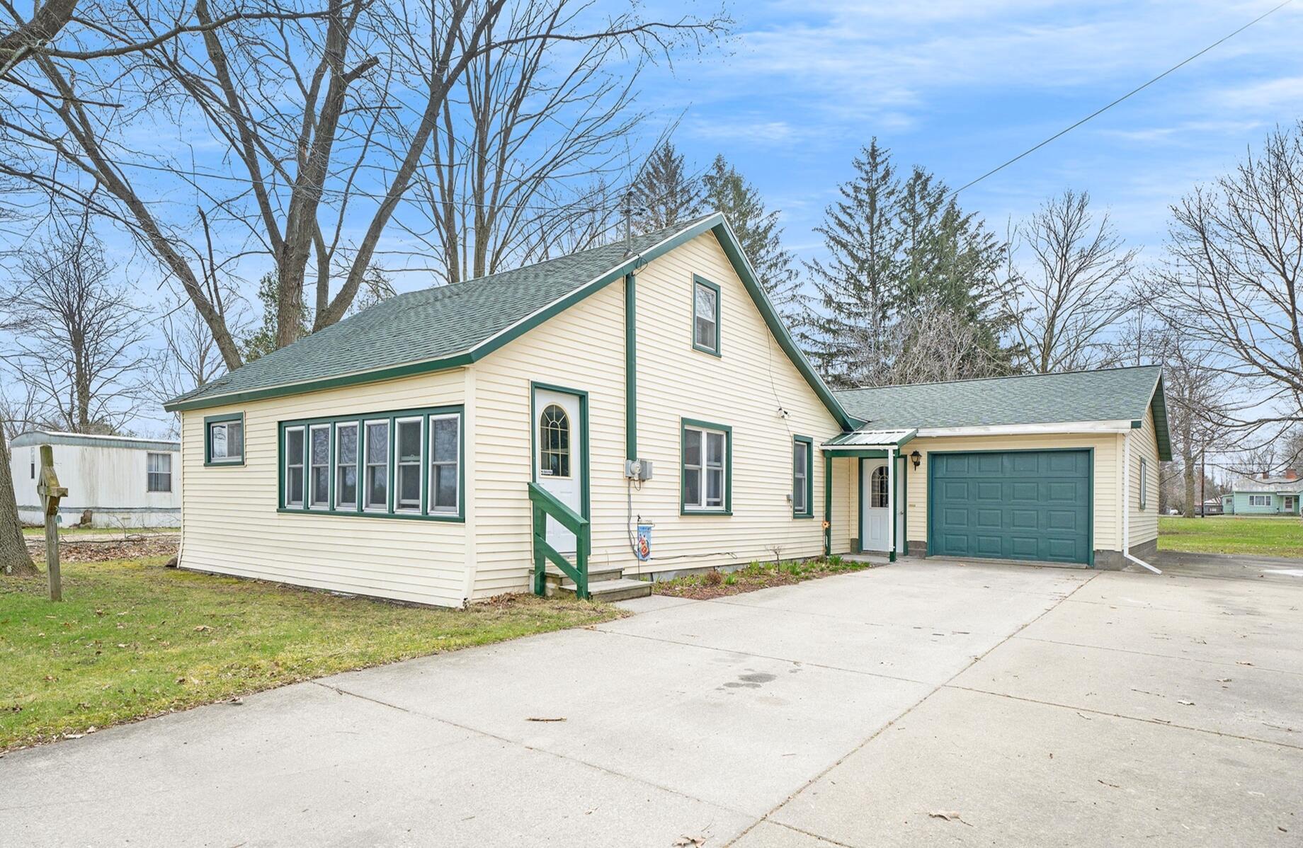 Property Photo: 210 St Clair Street MI 48884