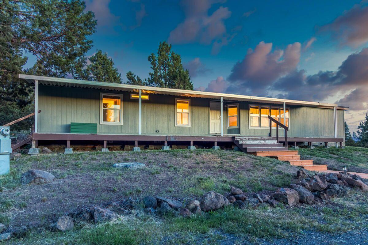 Property Photo: 8525 SW Crescent Place OR 97760