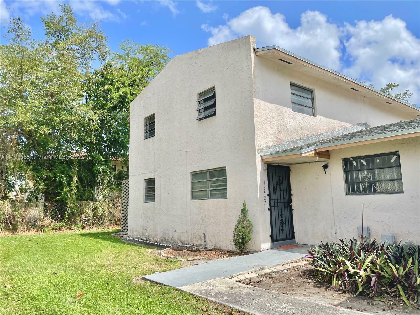 Property Photo: 13927 NE 3rd Ct B-4 FL 33161