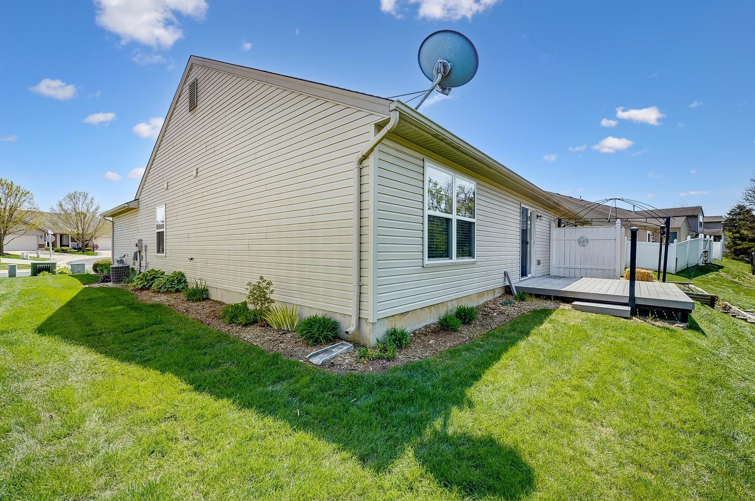 Property Photo:  921 Dillon Way B  OH 45036 