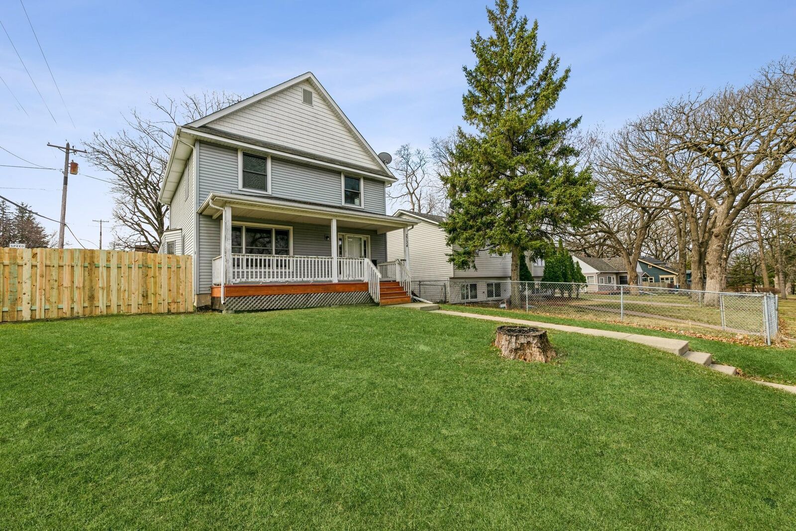 Property Photo:  2734 10th Avenue E  MN 55109 