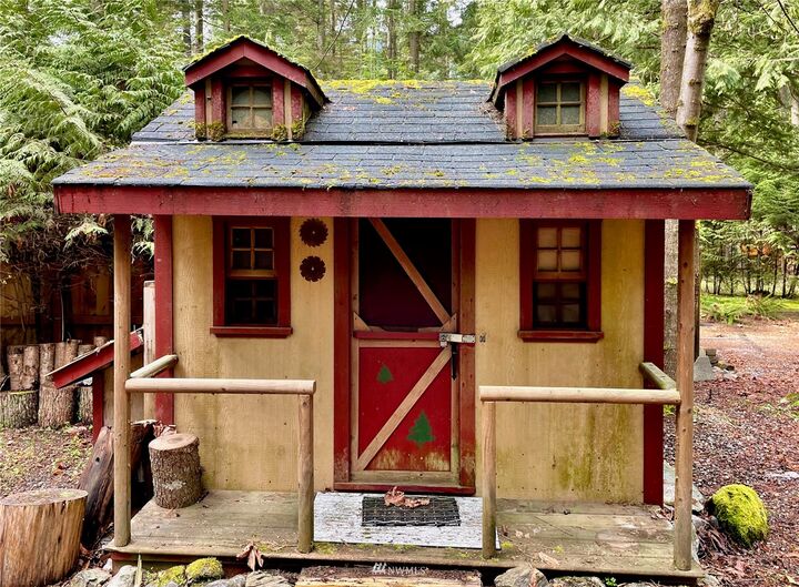 Property Photo:  1133 Alder Lane  WA 98295 