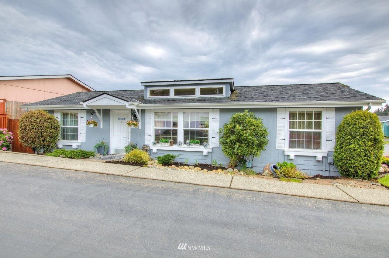 Property Photo: 24004 221st Place SE 51 WA 98038