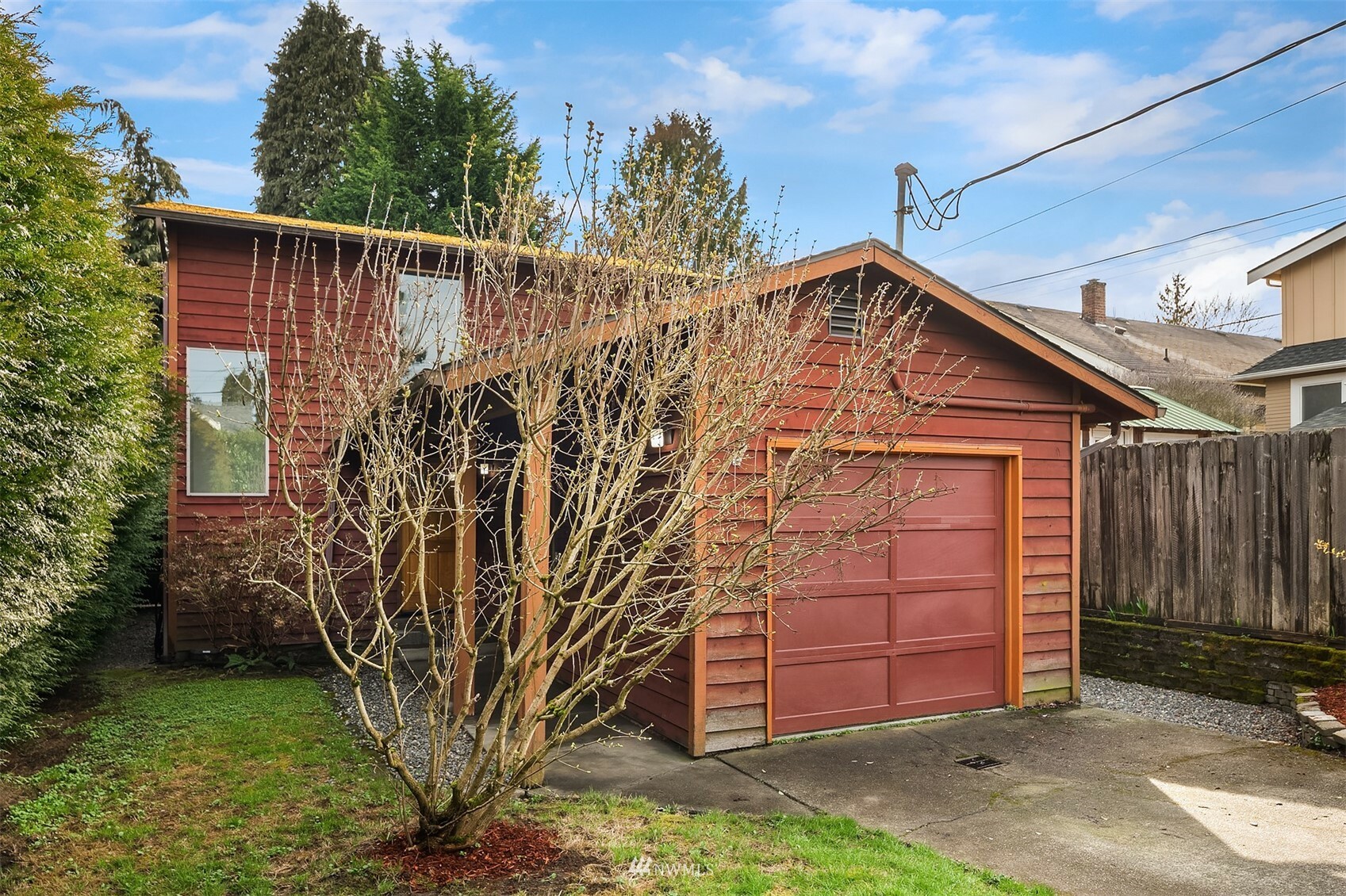 Property Photo:  811 NE 57th Street  WA 98105 