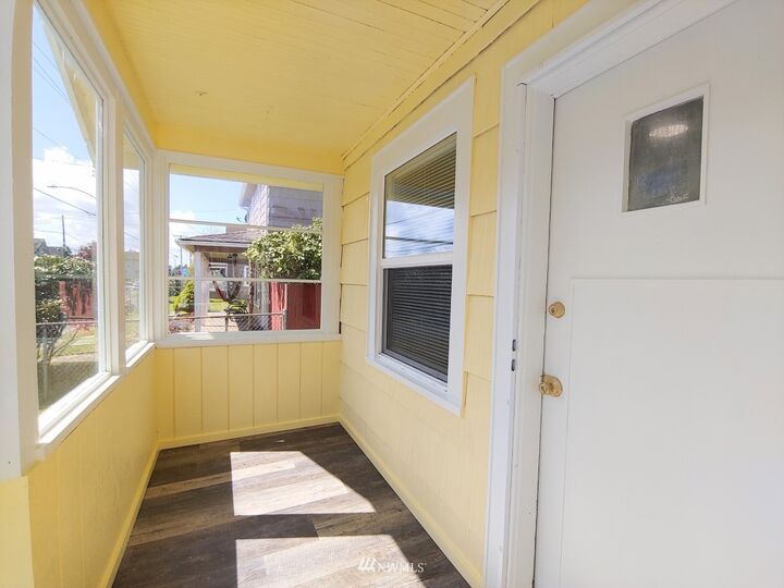 Property Photo:  1224 E 1st Street  WA 98520 