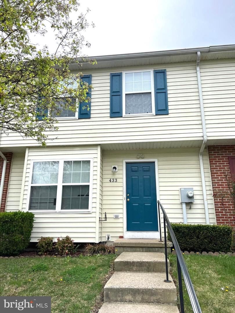 Property Photo:  433 Ridgefield Avenue  VA 22655 