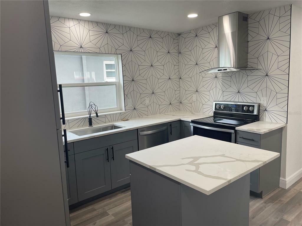 Property Photo: 633 47th Avenue N FL 33703