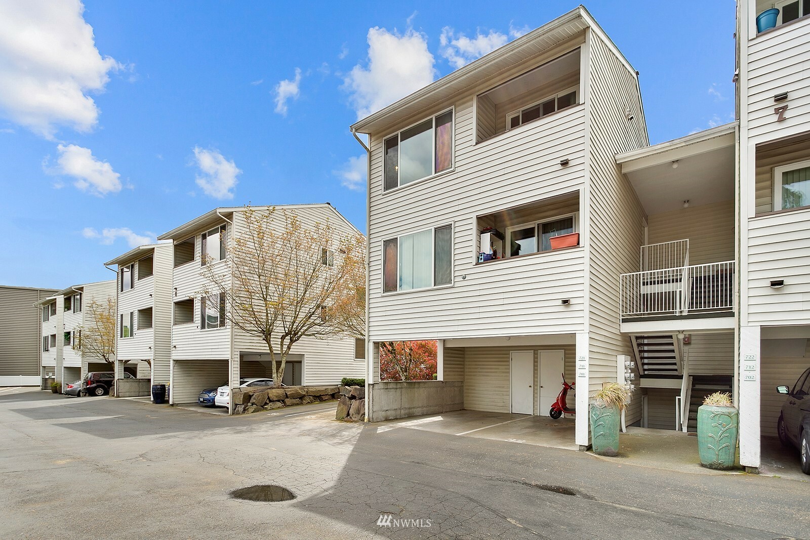Property Photo: 20301 19th Avenue NE 721 WA 98155