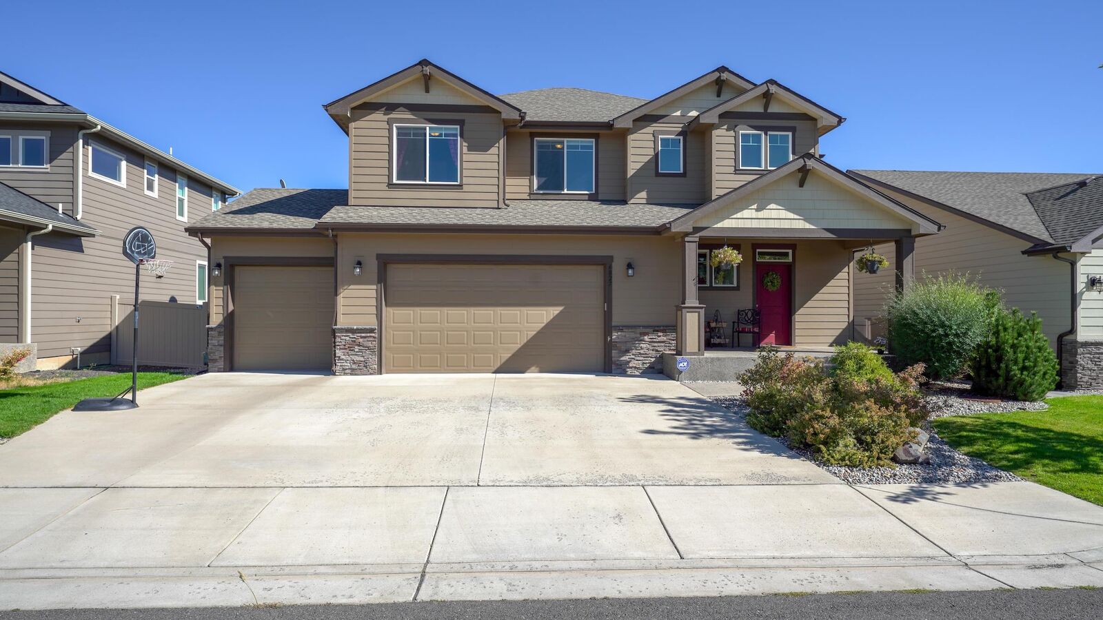 Property Photo: 6827 S Blackwing Ct WA 99224