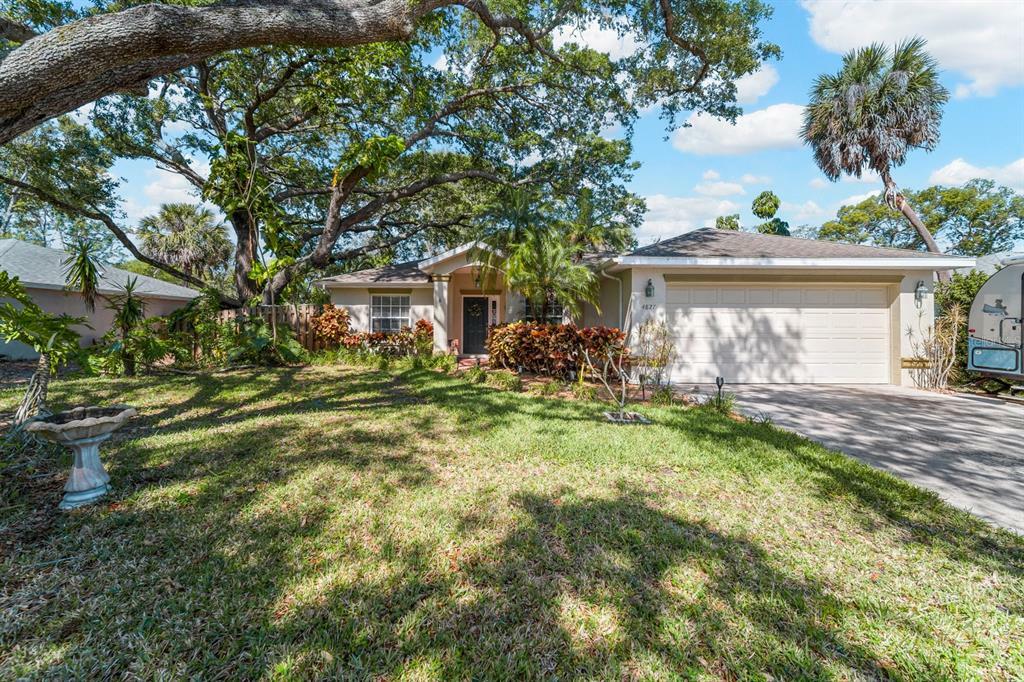 Property Photo:  4827 Barcelona Avenue  FL 34235 