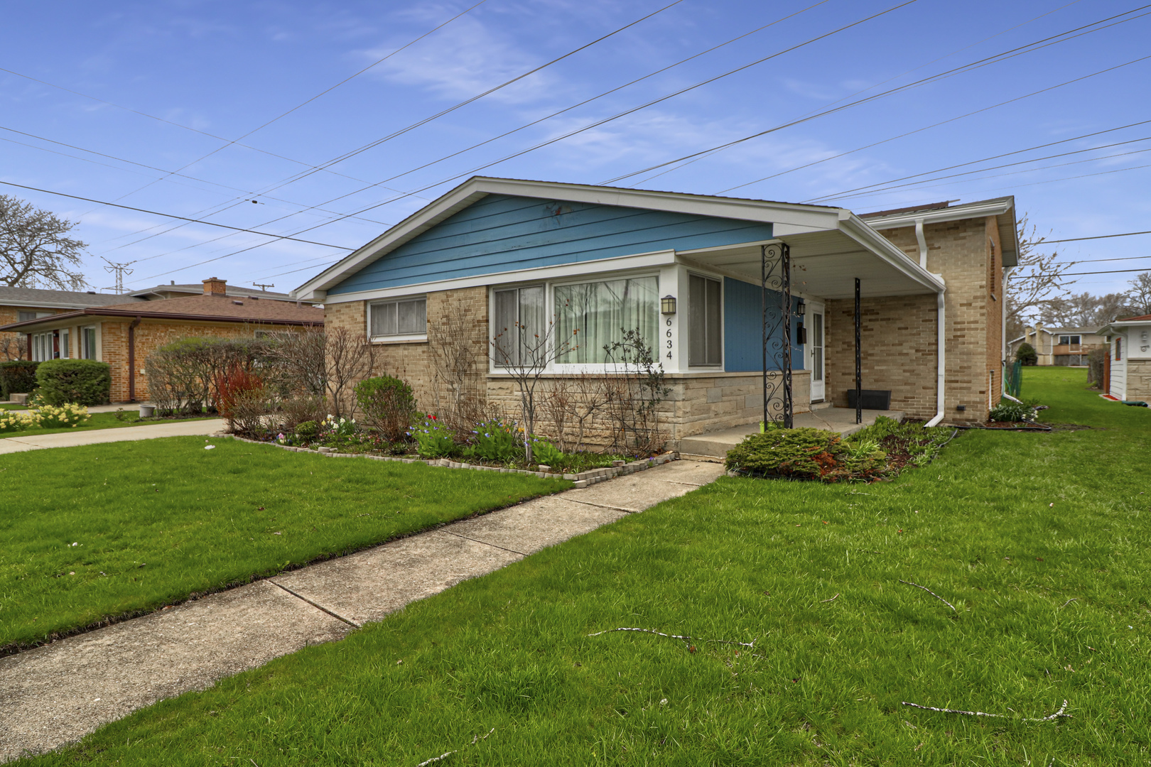 Property Photo:  6634 Hazel Street  IL 60053 