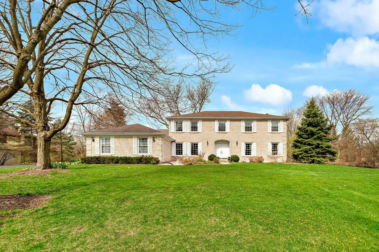 Property Photo: 2541 Shenandoah Lane IL 60047