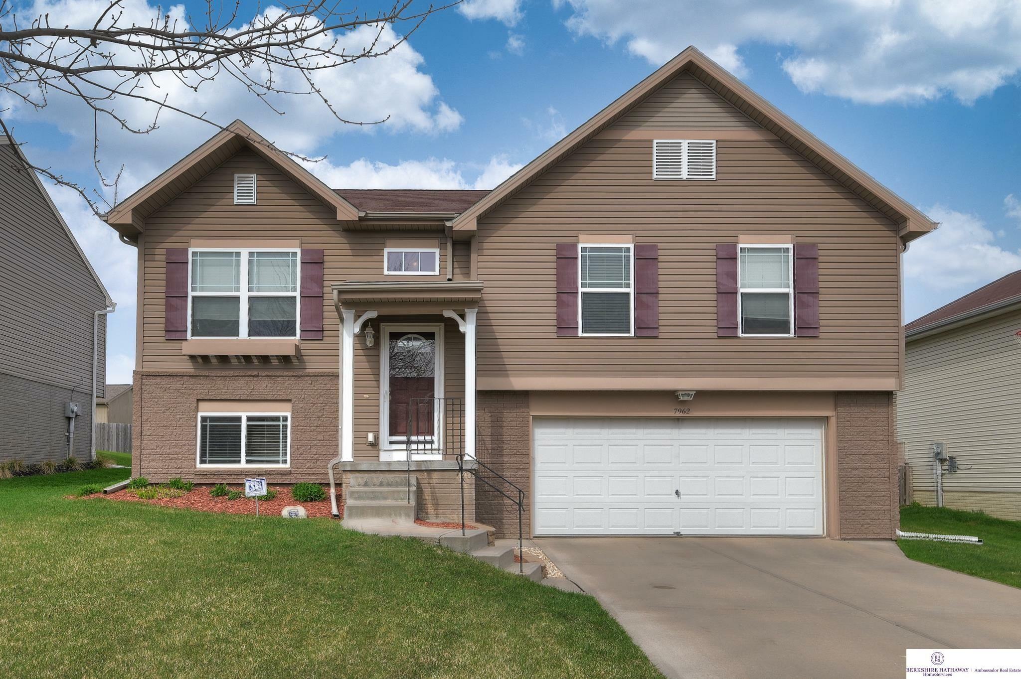 Property Photo: 7962 N 146th NE 68007