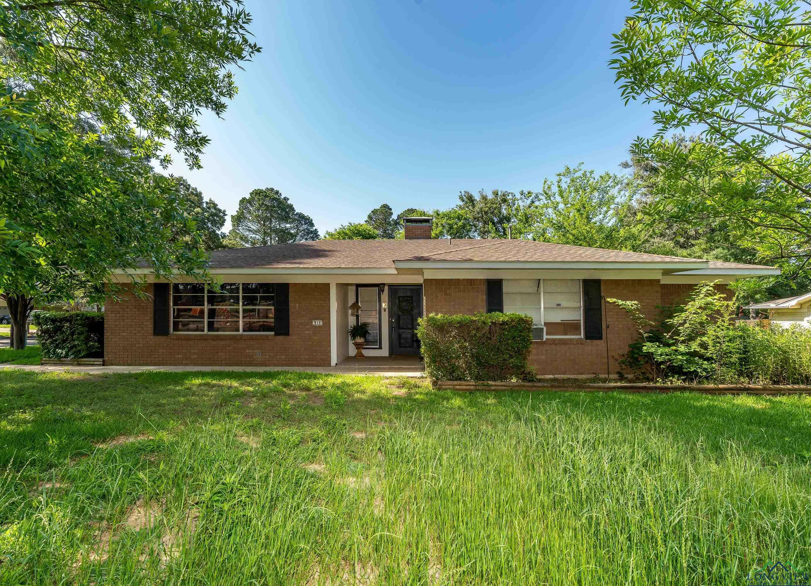 Property Photo:  910 W Fairmont  TX 75604 