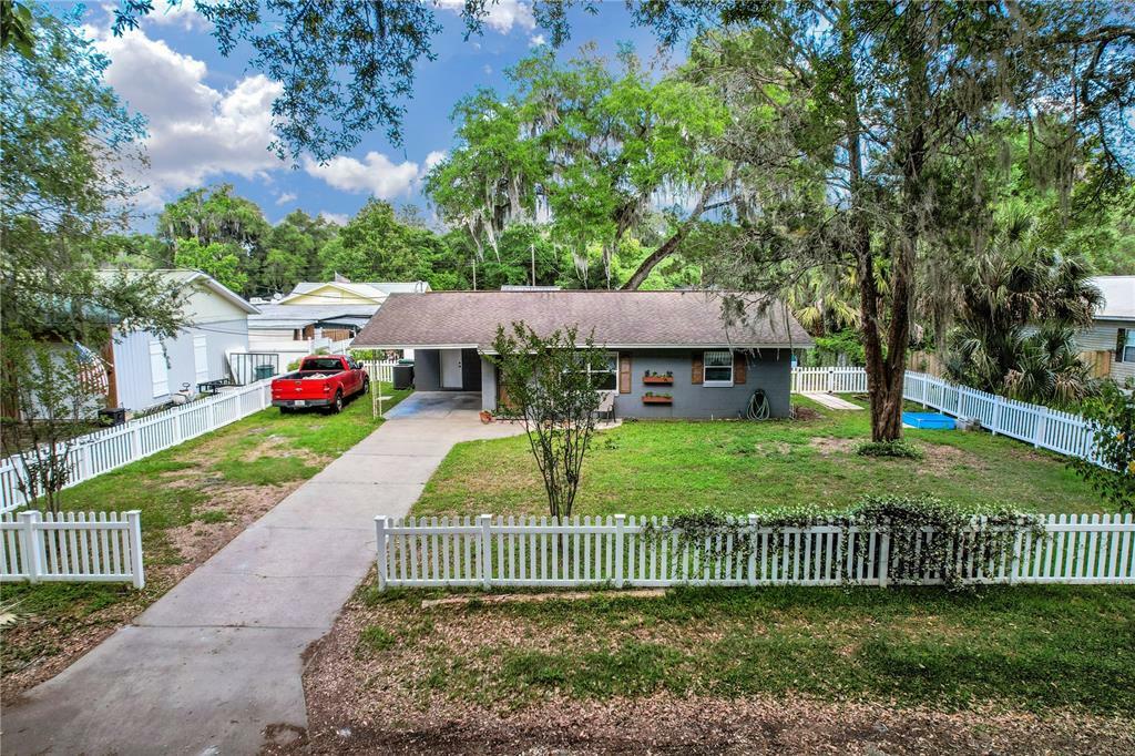 Property Photo:  606 1st Avenue  FL 34785 