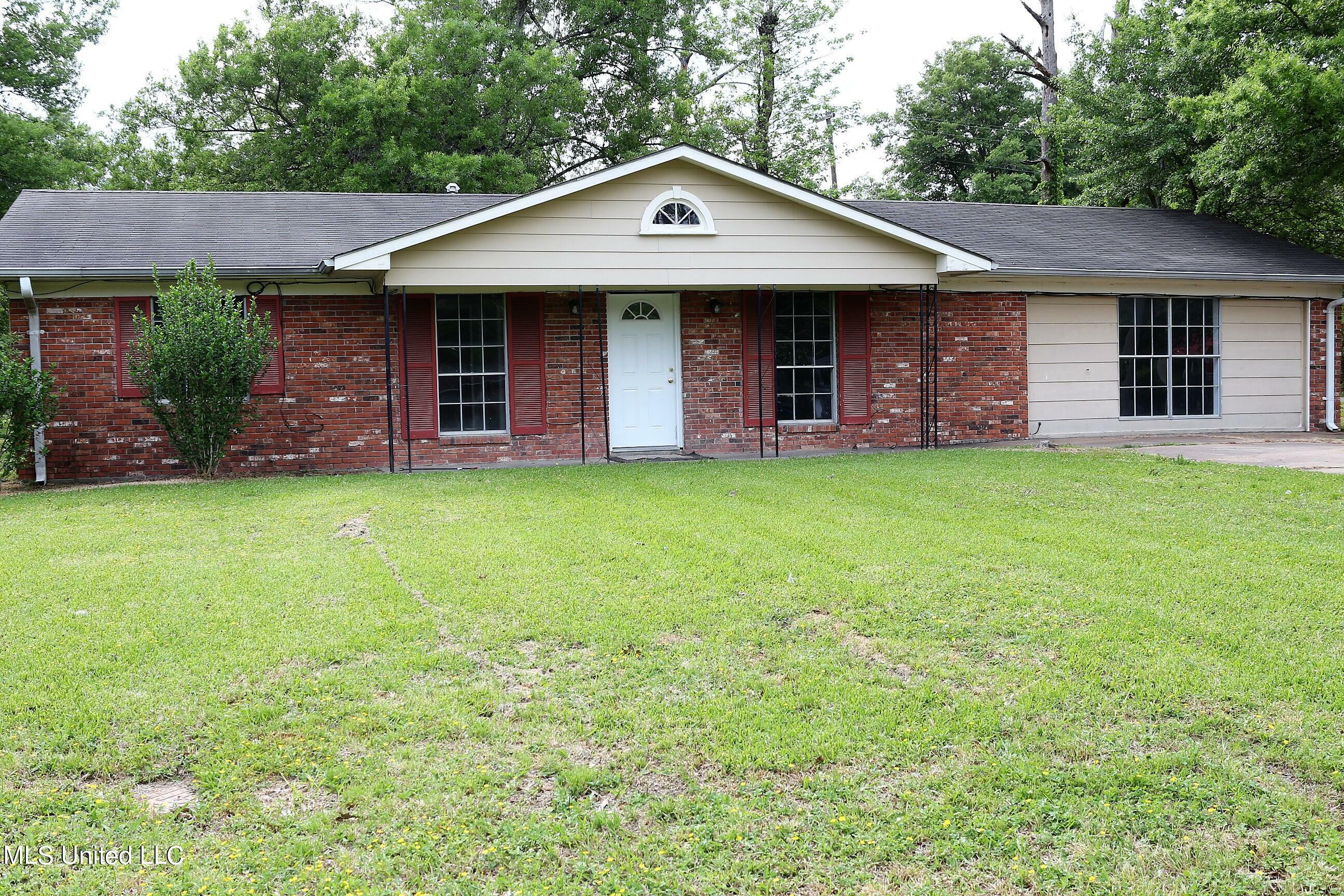 Property Photo:  1309 Park Lane  MS 38614 