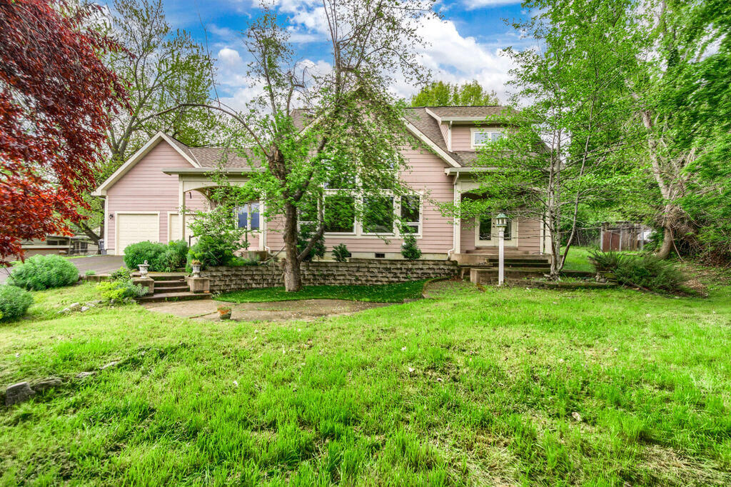 Property Photo: 729 Walker Avenue OR 97520