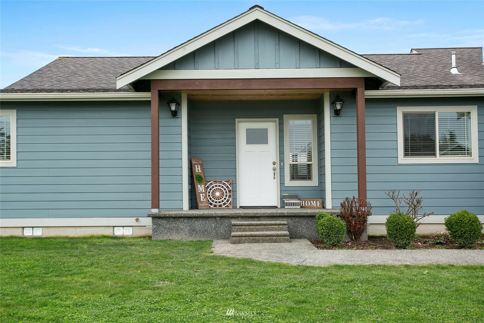 Property Photo:  403 Harrison Lane  WA 98276 