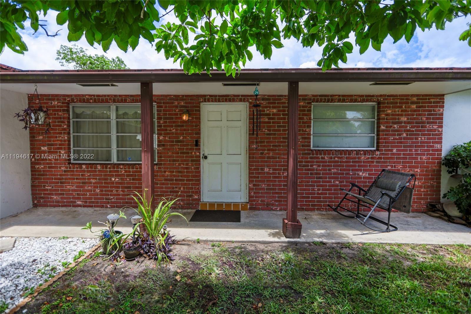 Property Photo:  4240 SW 74th Ave  FL 33314 