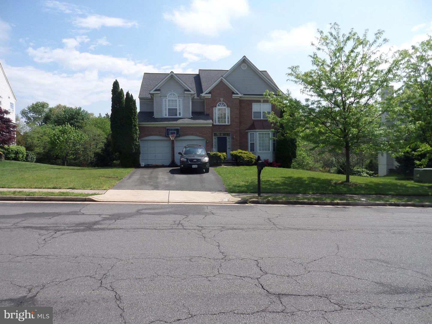 Property Photo: 726 Hunton Place NE VA 20176
