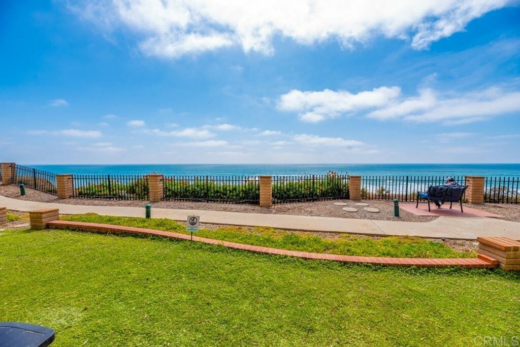 Property Photo: 190 Del Mar Shores Ter 13 CA 92075