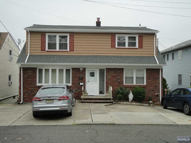 Property Photo:  404 Farnham Avenue  NJ 07644 