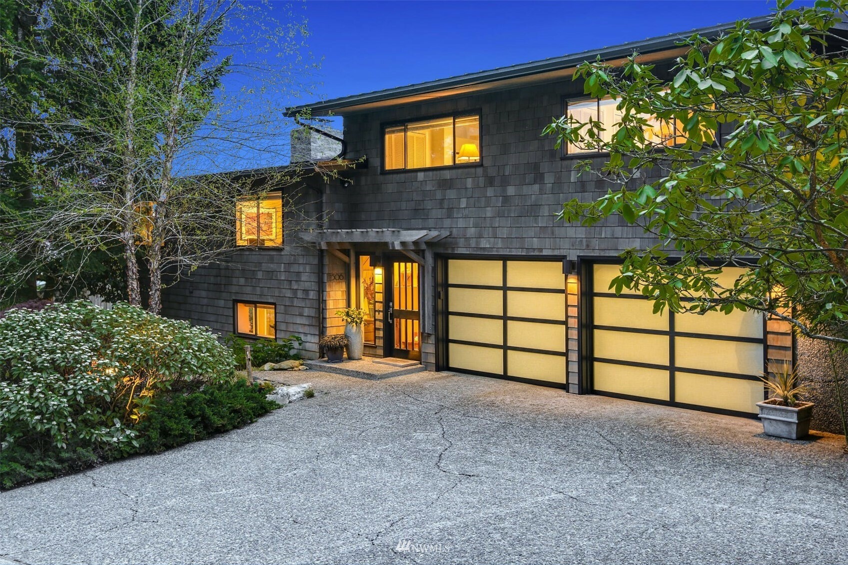 Property Photo:  2506 W Lake Sammamish Parkway SE  WA 98008 