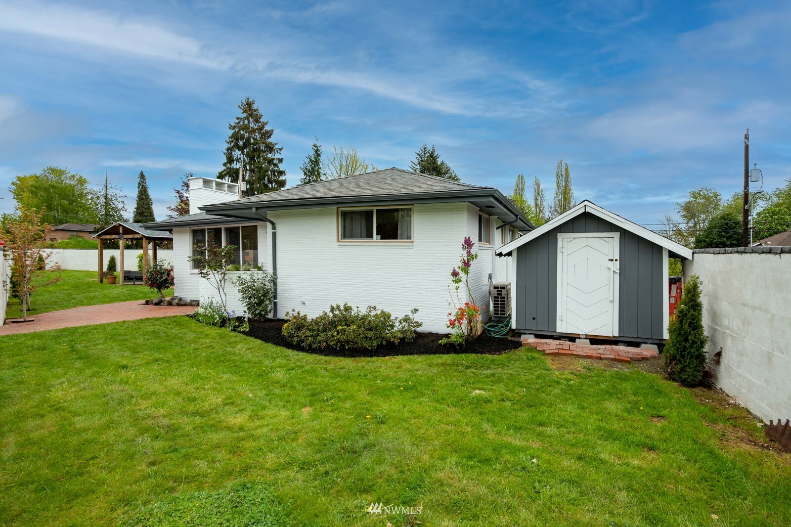 Property Photo:  1755 S Columbian Way  WA 98108 