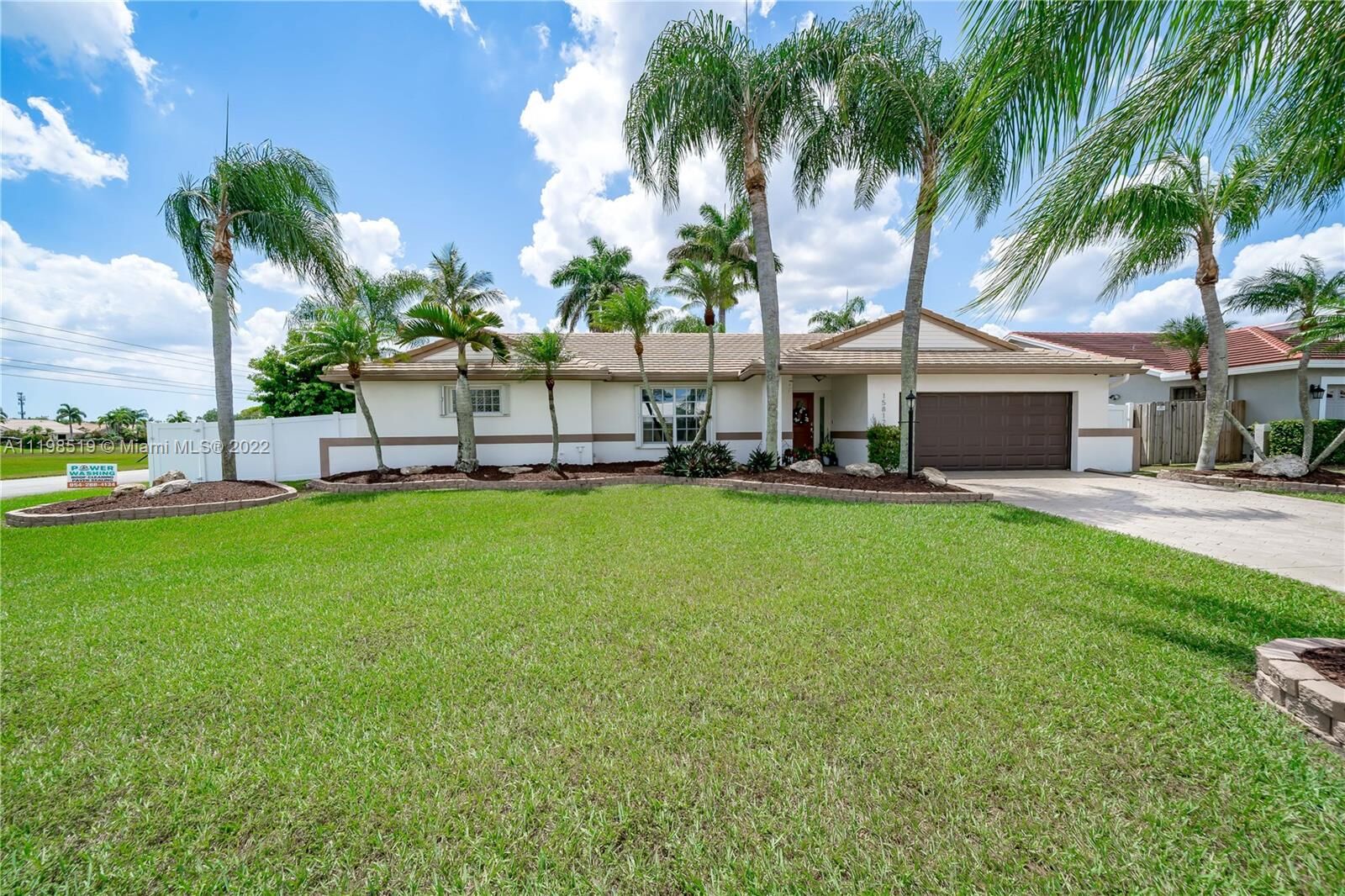 Property Photo: 15812 Stonetower St FL 33331