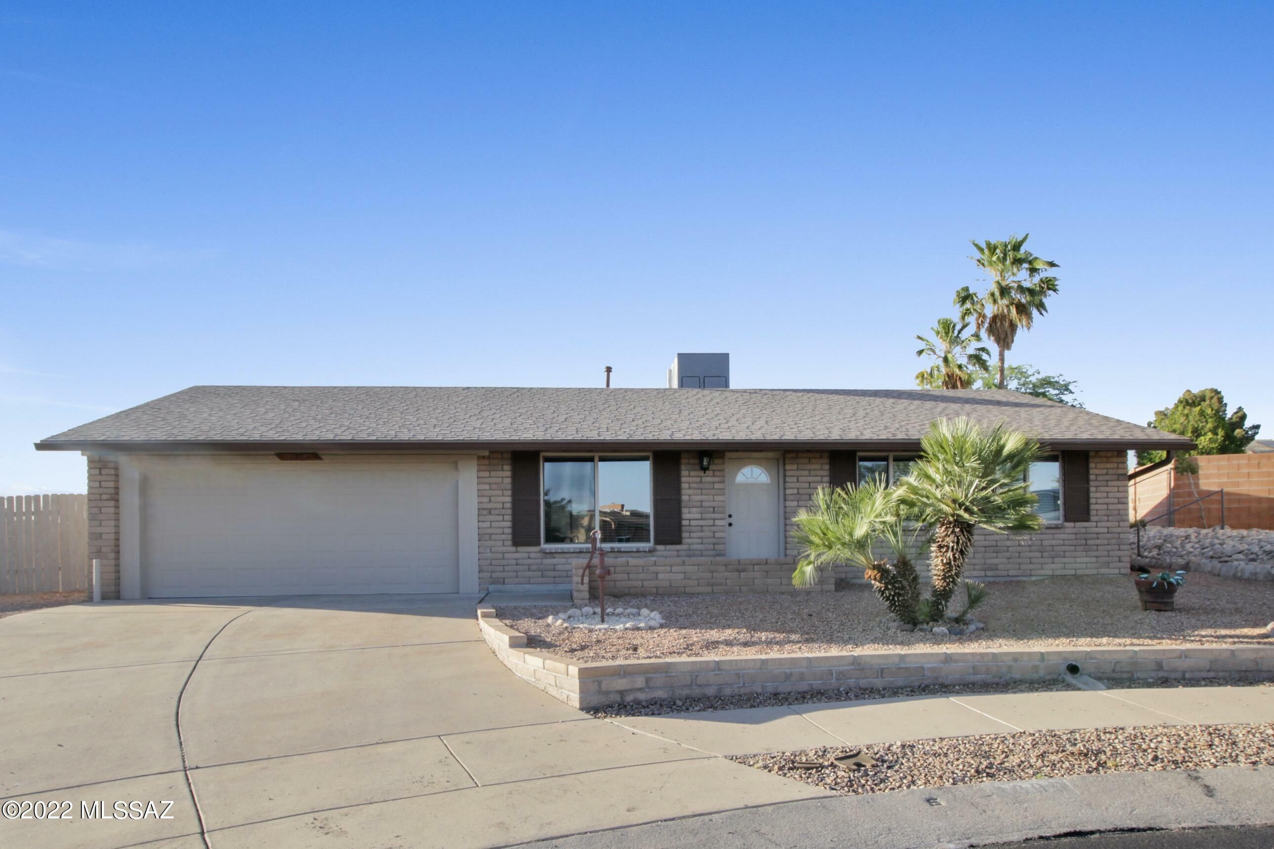 Property Photo:  3306 W Raintree Drive  AZ 85741 