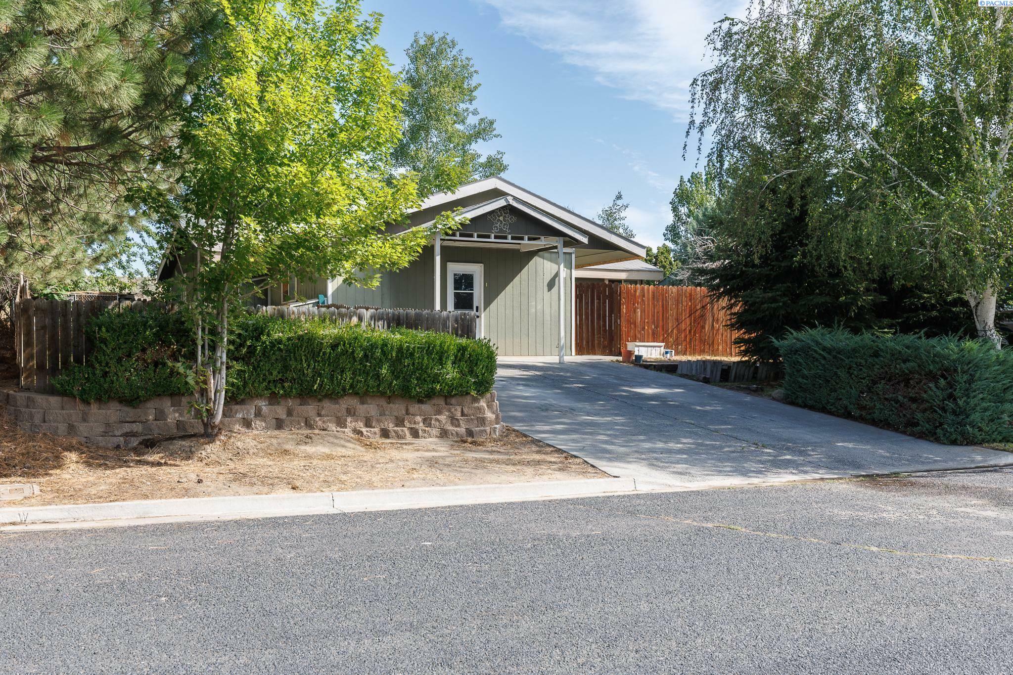 Property Photo:  520 E Edison St  WA 99326 