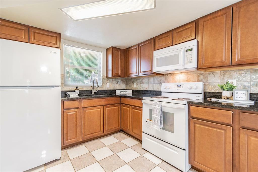 Property Photo:  1231 Orangeview Lane  FL 34691 