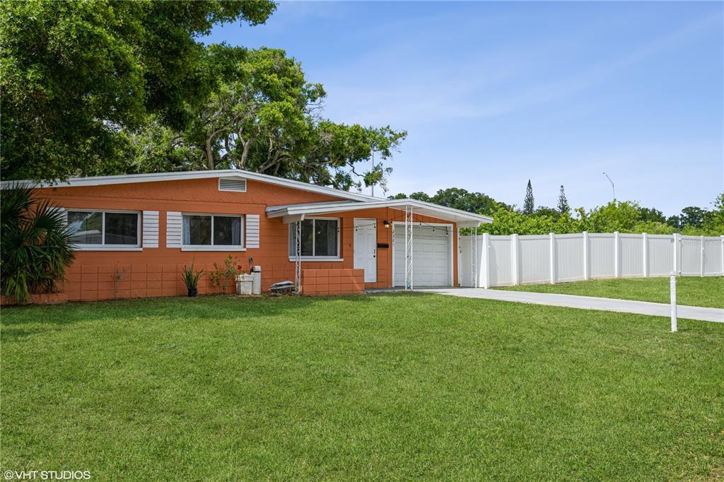 Property Photo: 2321 42nd Avenue N FL 33714