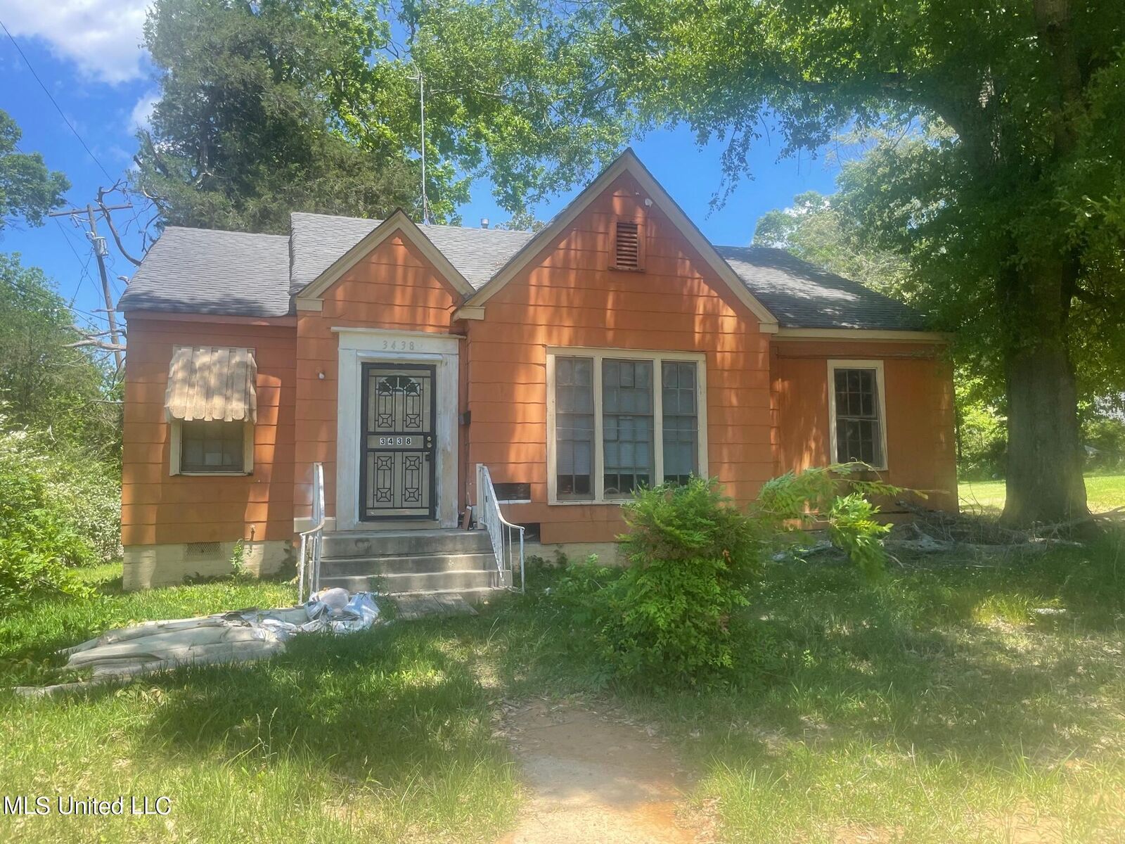 Property Photo:  3438 W Capitol Street  MS 39209 